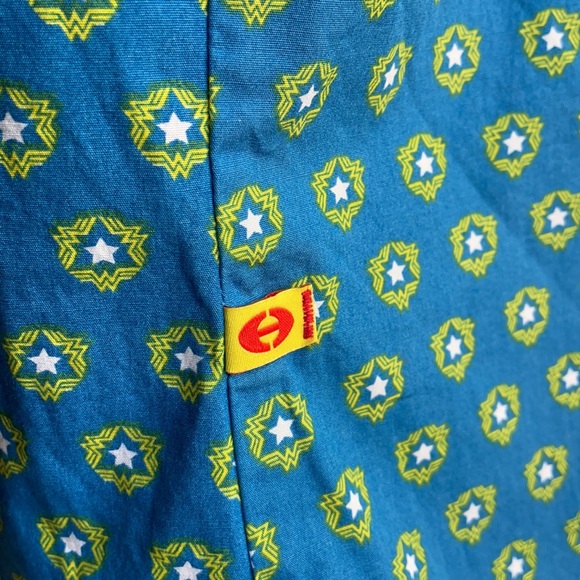 Wonder Woman Woven Shirt DC Comics Medium - Picture 3 of 7